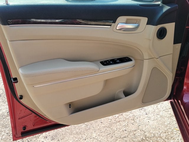 2014 Chrysler 300 4dr Sdn RWD