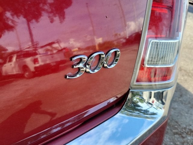 2014 Chrysler 300 4dr Sdn RWD