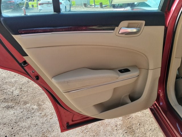 2014 Chrysler 300 4dr Sdn RWD