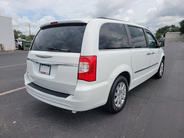 2016 Chrysler Town & Country Touring