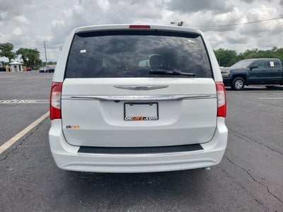2016 Chrysler Town & Country Touring