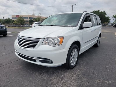 2016 Chrysler Town & Country Touring