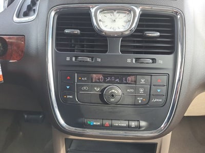 2016 Chrysler Town & Country Touring