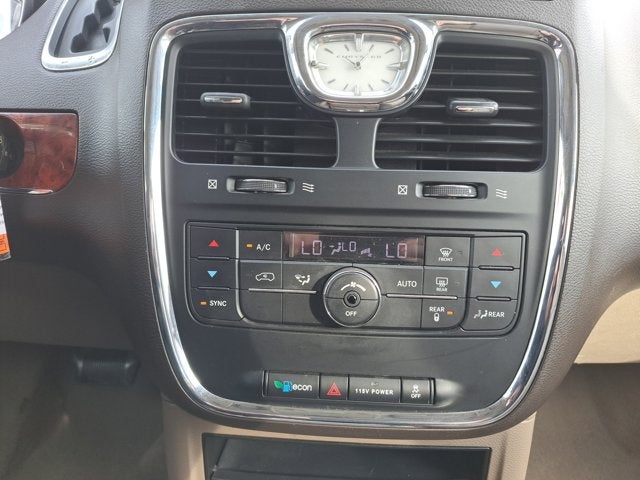 2016 Chrysler Town & Country Touring