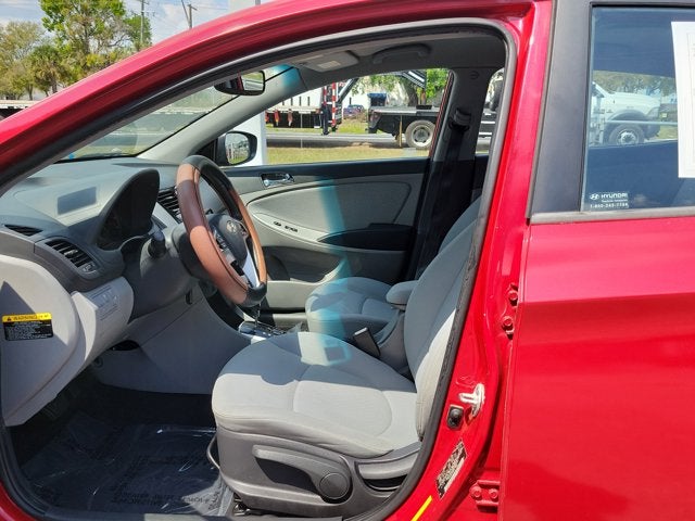 2013 Hyundai Accent SE